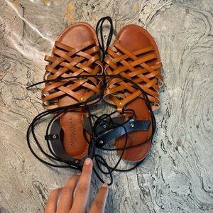 Like new American Eagle tie around sandals size 10
Like new condition